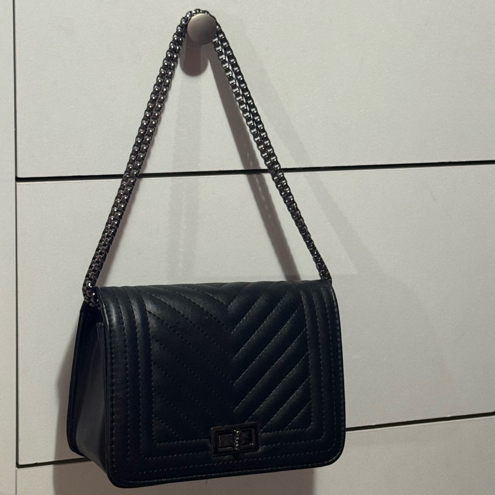 Elegant Black Quilted Chain Shoulder Bag